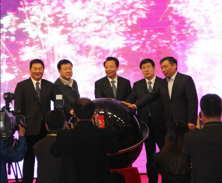 內蒙古綠色農畜產(chǎn)品博覽會(huì )隆重開(kāi)幕